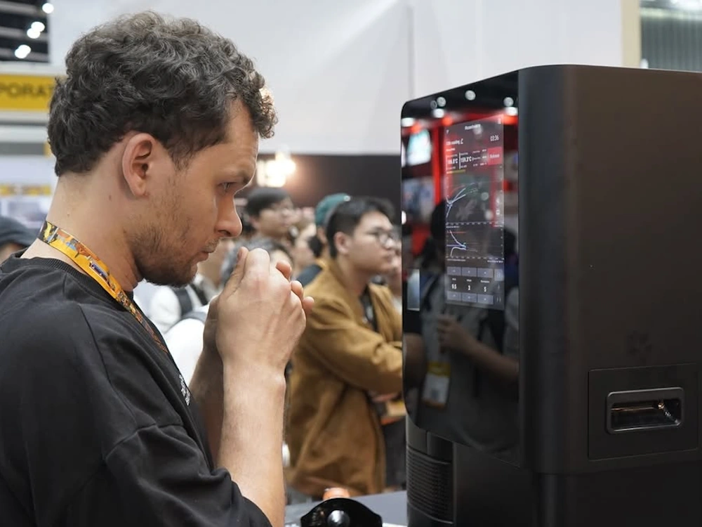 A roaster uses the Stronghold S2 at World of Coffee Bangkok.